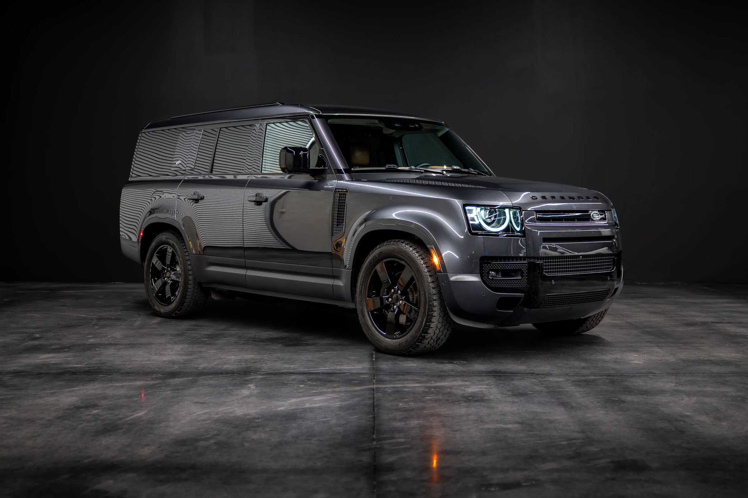 Used 2023 Land Rover Defender 130 First Edition AWD/4WD image 3