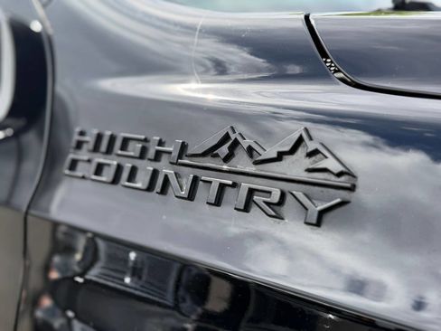 Used 2021 Chevrolet Suburban High Country image 35