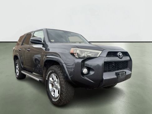 Used 2015 Toyota 4Runner SR5 w/ Four Season Floor Mat Package image 5