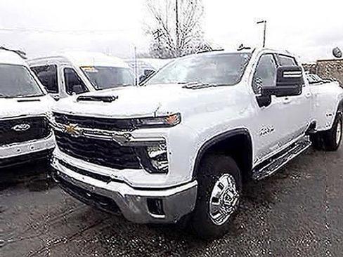 Used 2025 Chevrolet Silverado 3500 LT w/ Safety Package AWD/4WD image 2