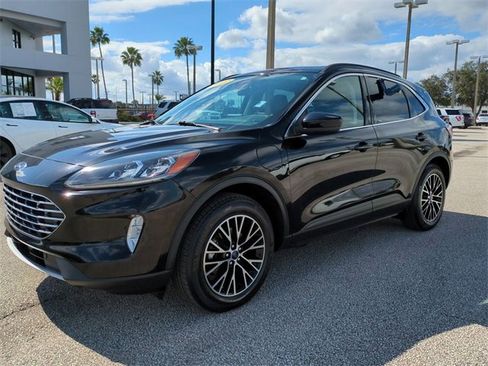 Certified 2022 Ford Escape Titanium w/ Class II Trailer Tow Package image 8