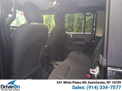 Used 2019 Jeep Wrangler Unlimited Sahara w/ Advanced Safety Group AWD/4WD image 8