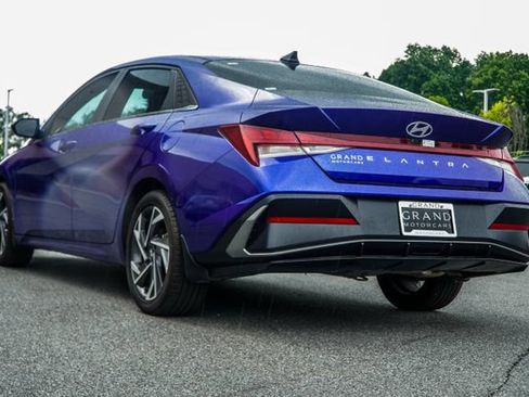 Certified 2025 Hyundai Elantra SEL FWD image 10
