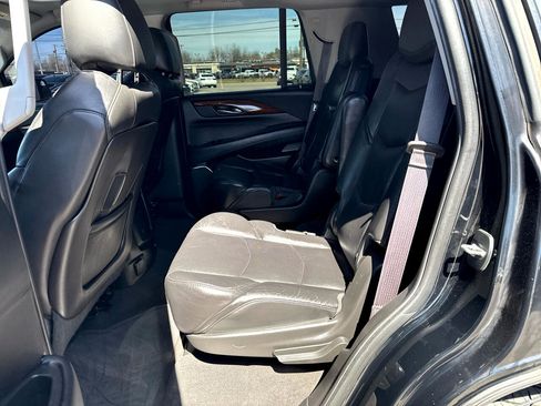 Used 2015 Cadillac Escalade Luxury image 17