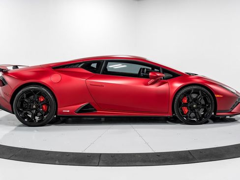 Used 2023 Lamborghini Huracan Tecnica RWD image 2