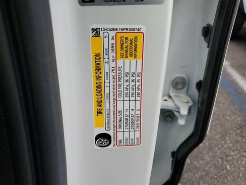 Used 2023 GMC Yukon SLT w/ SLT Premium Package image 31