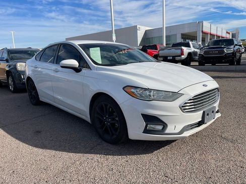 Used 2019 Ford Fusion SE w/ Equipment Group 151A image 2