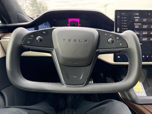 Used 2022 Tesla Model S image 9