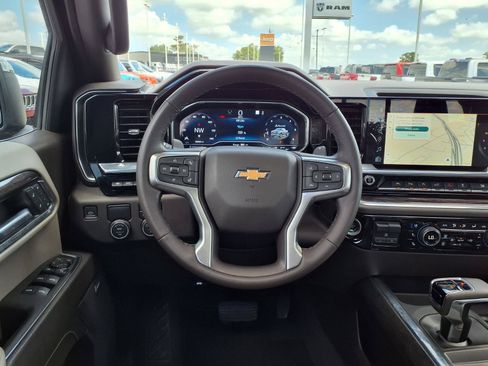 Used 2023 Chevrolet Silverado 1500 LTZ w/ LTZ Premium Package RWD image 17