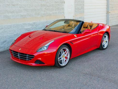 Used 2015 Ferrari California T RWD image 24
