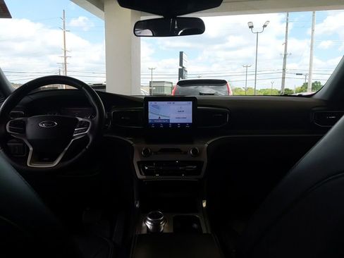 Used 2023 Ford Explorer XLT w/ Equipment Group 202A AWD/4WD image 17