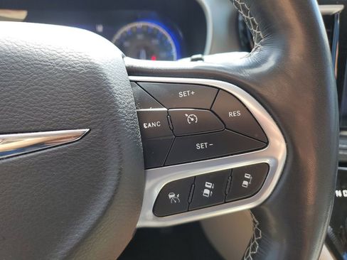 Used 2021 Chrysler Pacifica Touring-L FWD image 21