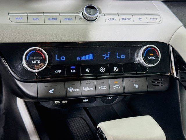 Used 2025 Hyundai Elantra Limited FWD image 16