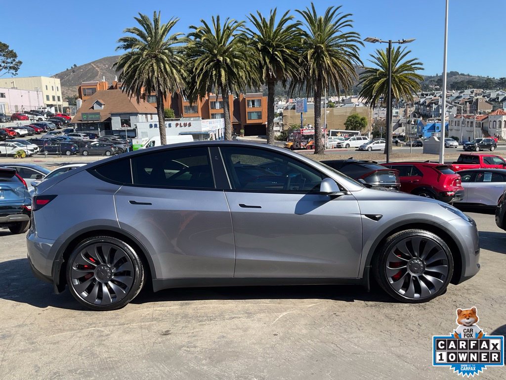 Used 2025 Tesla Model Y Performance AWD/4WD image 3