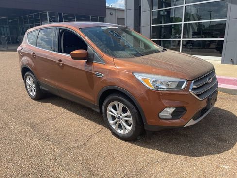 Used 2017 Ford Escape SE image 11