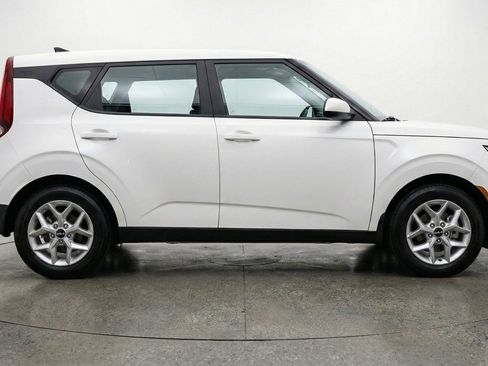 Used 2025 Kia Soul LX w/ LX Technology Package image 11
