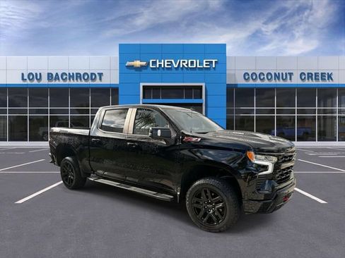 Used 2024 Chevrolet Silverado 1500 LT Trail Boss w/ LT Trail Boss Premium Package AWD/4WD image 2