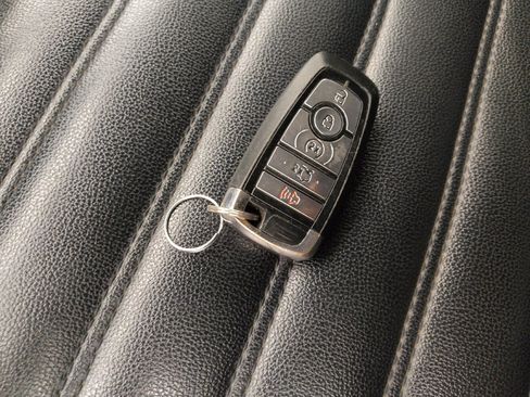 Used 2019 Ford Fusion SEL FWD image 32