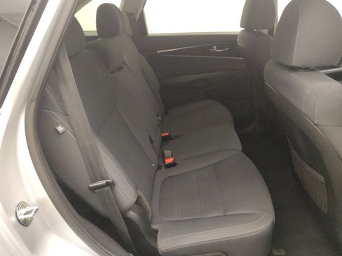 Used 2019 Kia Sorento S FWD image 19