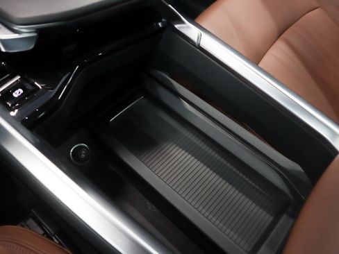 Used 2022 Audi e-tron Premium image 18