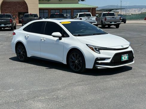 Used 2024 Toyota Corolla SE w/ SE Premium Package image 9