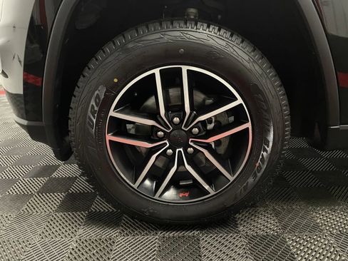 Used 2020 Jeep Grand Cherokee Trailhawk image 11