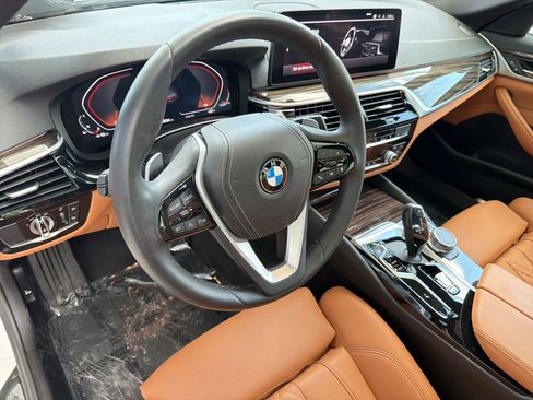 Used 2023 BMW 530i w/ Convenience Package RWD image 4