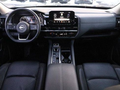 Used 2024 Nissan Pathfinder SL image 22