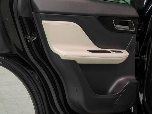 Used 2020 Jaguar F-PACE Prestige image 11