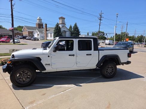 Certified 2025 Jeep Gladiator Sport AWD/4WD image 7