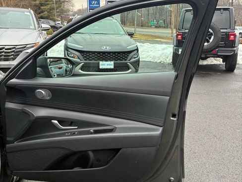 Used 2024 Hyundai Elantra SE image 42