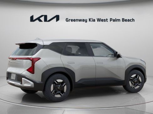 New 2027 Kia Seltos LX FWD image 7