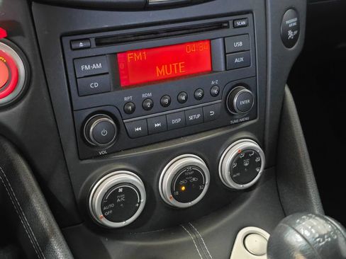 Used 2017 Nissan 370Z Coupe RWD image 12