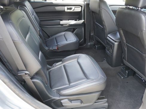 Used 2023 Ford Explorer XLT w/ Equipment Group 202A RWD image 30