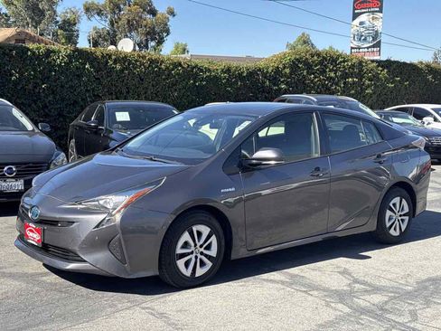 Used 2017 Toyota Prius Two image 3