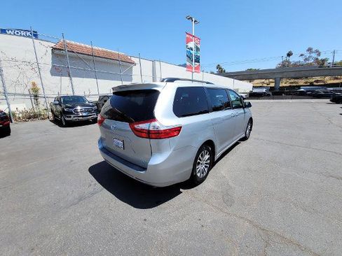 Used 2019 Toyota Sienna XLE FWD image 8