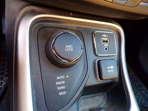 Certified 2020 Jeep Compass Latitude w/ Cold Weather Group AWD/4WD image 20
