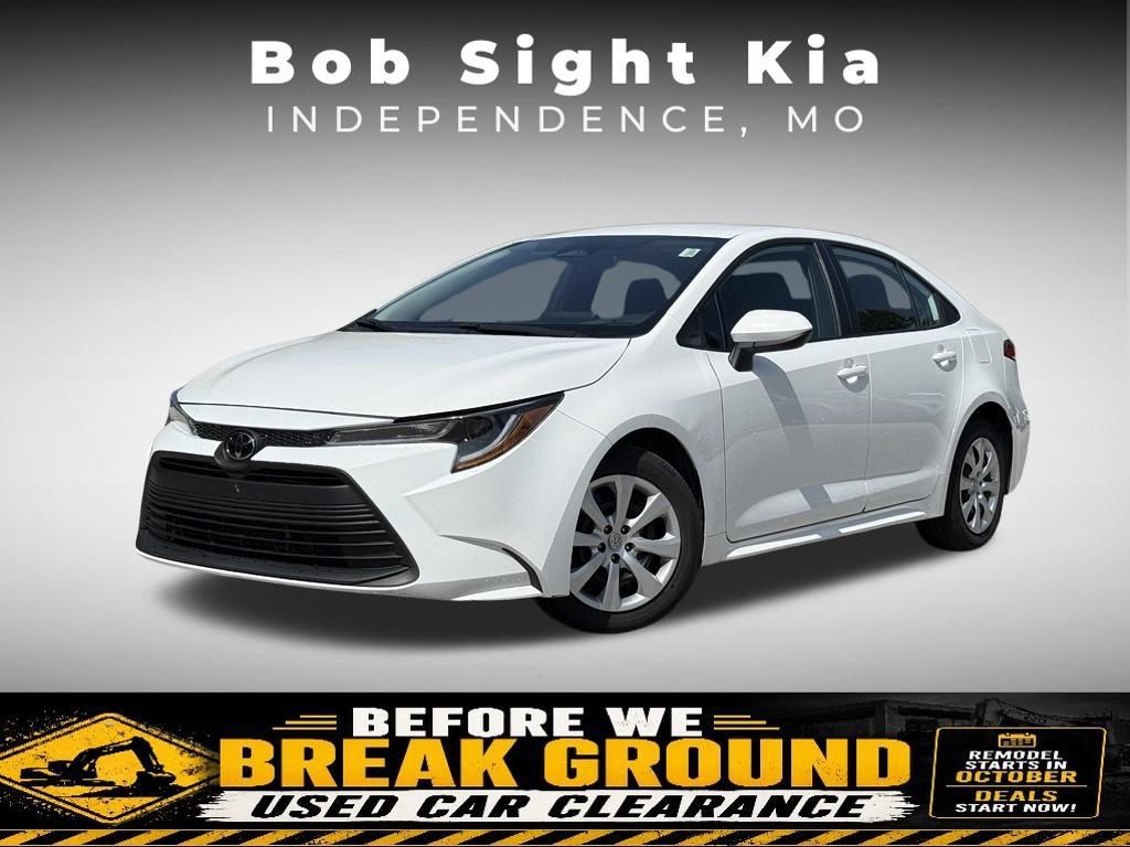 Used 2025 Toyota Corolla LE FWD image 1