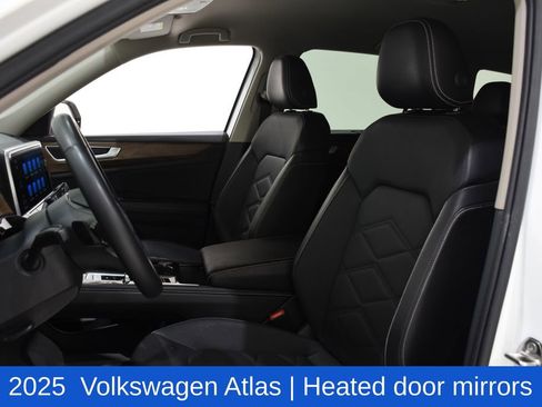 Used 2025 Volkswagen Atlas SE image 22