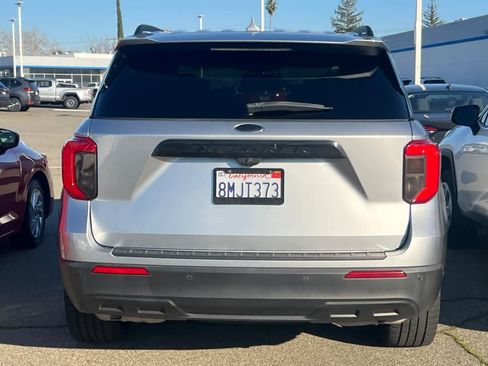 Used 2020 Ford Explorer XLT image 5