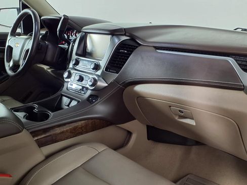 Used 2020 Chevrolet Tahoe LT w/ Luxury Package RWD image 7