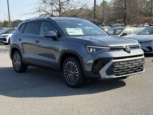 New 2026 Volkswagen Taos SE FWD image 7