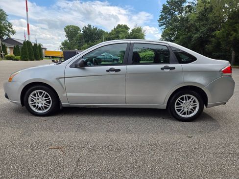 Used 2010 Ford Focus SE FWD image 4