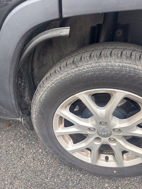 Used 2016 Jeep Cherokee Latitude w/ Comfort/Convenience Group AWD/4WD image 26