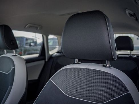 New 2026 Volkswagen Taos SE image 14