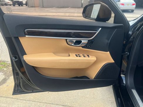 Used 2017 Volvo S90 T6 Momentum w/ Vision Package image 11