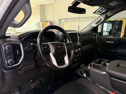 Used 2022 GMC Sierra 2500 SLE w/ SLE Value Package; AWD/4WD image 9