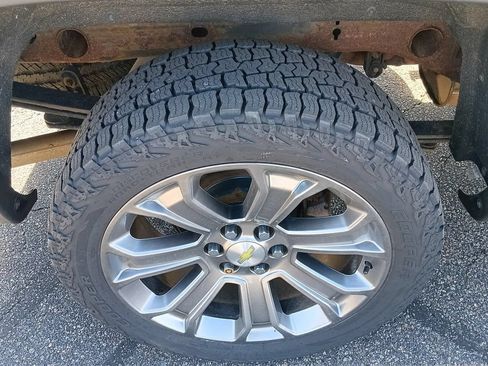 Used 2015 Chevrolet Silverado 1500 High Country w/ High Country Premium Package AWD/4WD image 24