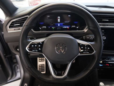 Certified 2024 Volkswagen Tiguan SE R-Line FWD image 12