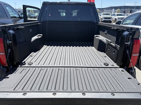 Used 2025 Toyota Tacoma TRD Sport AWD/4WD image 8